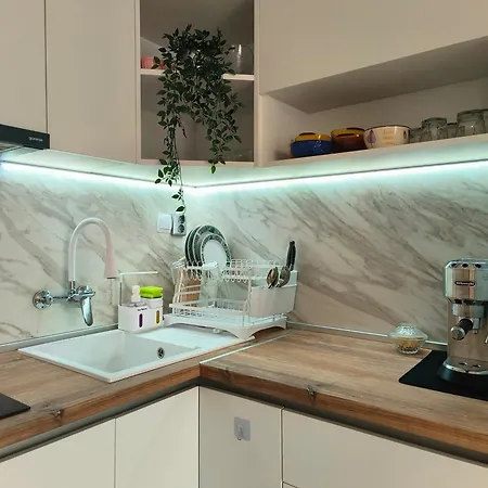 アパート & Bliss ヴァルナ